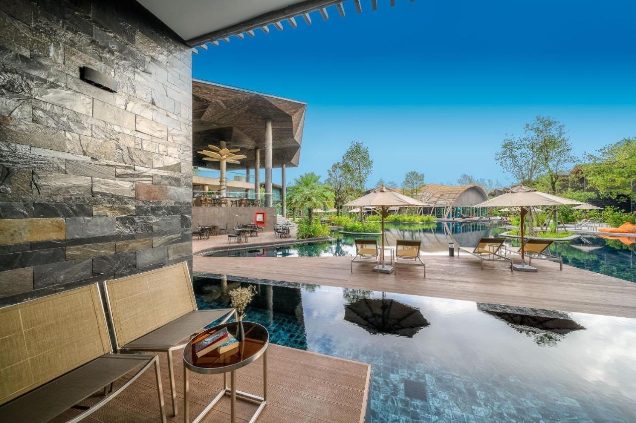 Deluxe Double or Twin Room Pool Access